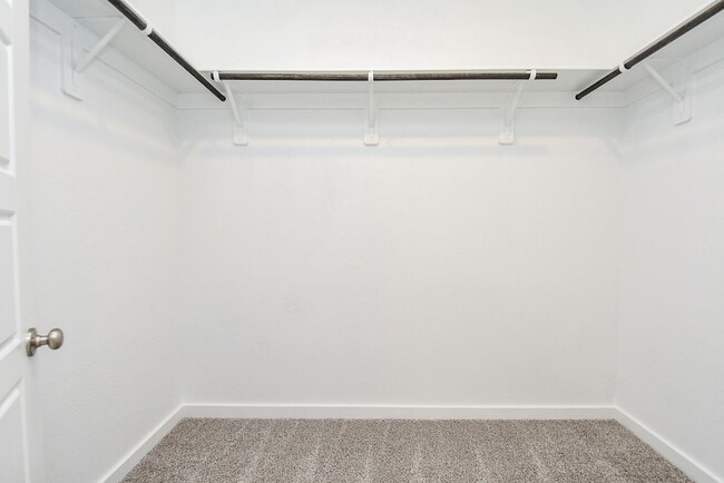 Building Photo - 2022 W Darlington Oak Ct