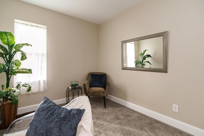 Building Photo - 2220 Sale Rd