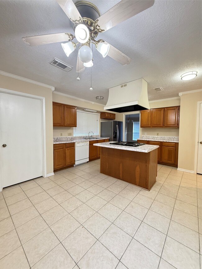 Building Photo - 15307 Pebble Lake Dr