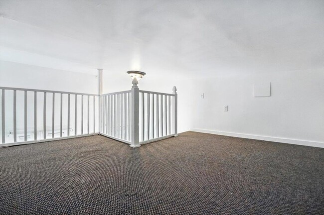 Building Photo - 122 Hutton St