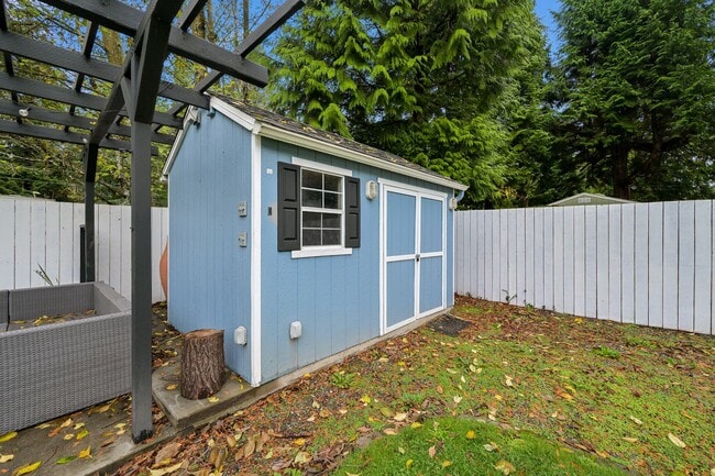 Building Photo - Welcome Home to Comfort and Charm in Blaine, WA!