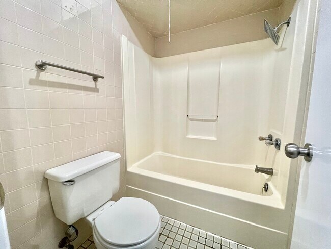 Building Photo - 222 S Westgate Dr