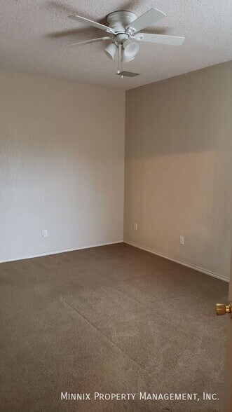 Building Photo - 6115 8th Dr