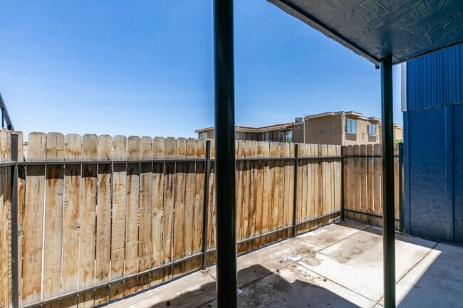 Building Photo - Cozy 2BR/2BA in Spring Valley Near the Strip
