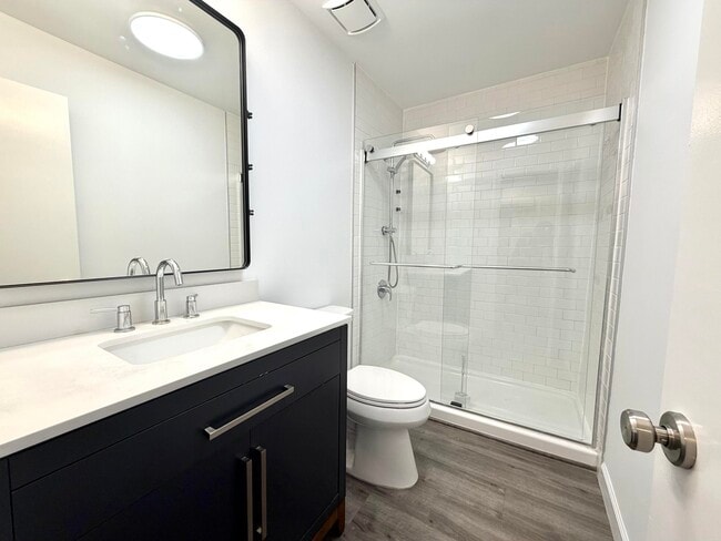 Building Photo - 413 N Cypress Dr