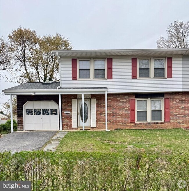 Building Photo - 753 Chapelgate Dr