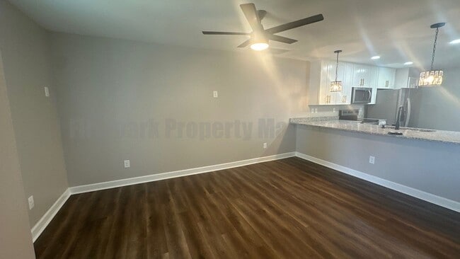 Building Photo - FULLY FURNISHED - Beautiful 1 Bed, 1 Bath ...