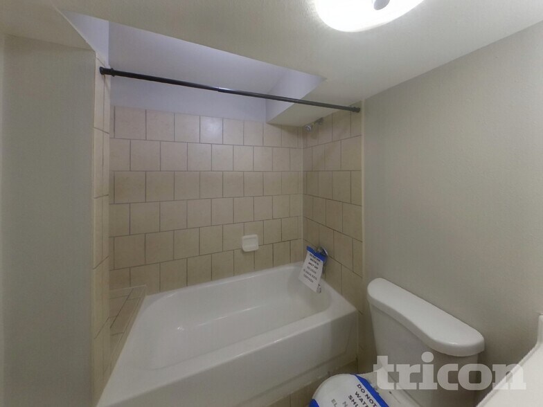 Building Photo - 915 S Tyler Ave