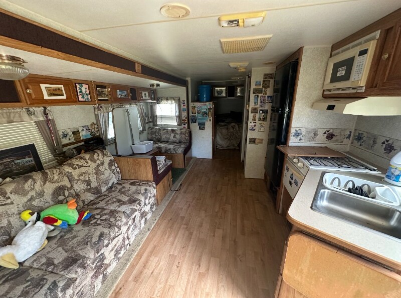 Building Photo - 613 N Eye St