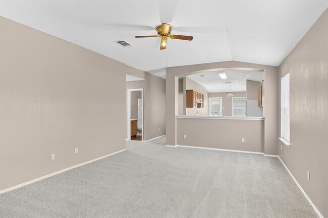 Building Photo - 209 Lake Washington Dr