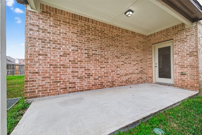 Building Photo - 24526 Avellino Ct