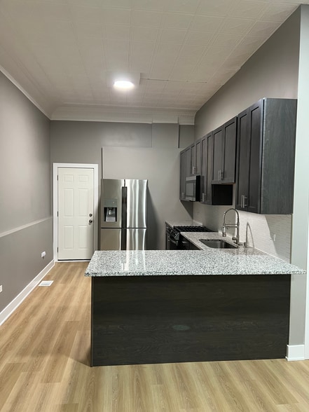 Kitchen - 3001 W 41st St