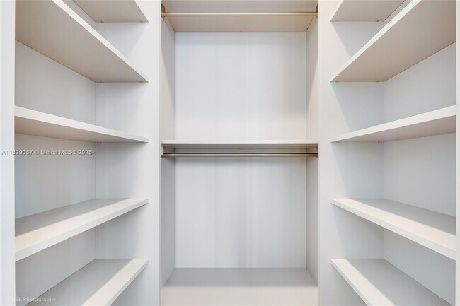 Building Photo - 2655 S Bayshore Dr