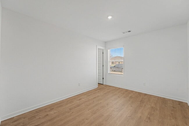 Building Photo - Brand new home waiting for you!