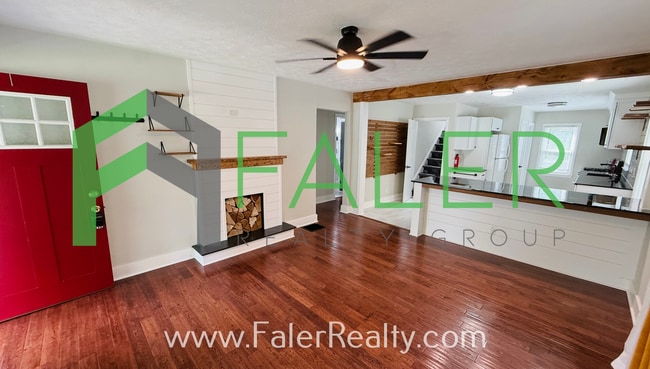 Building Photo - Show-stopping rental available!