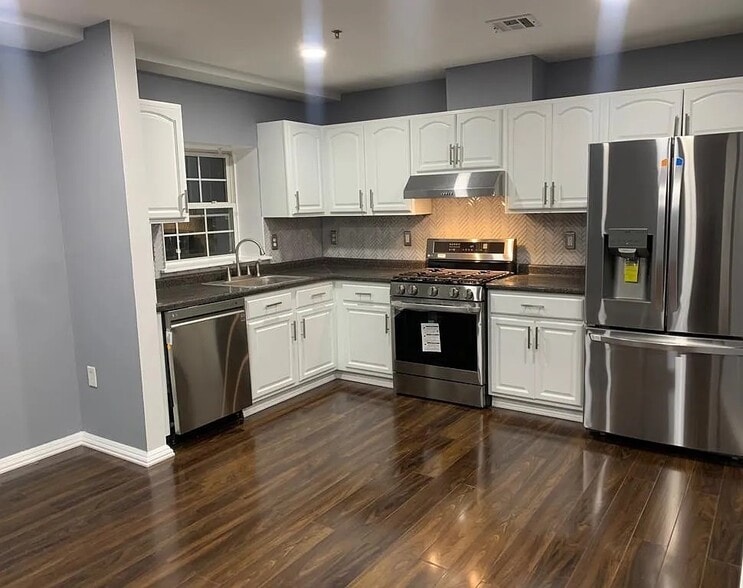 Building Photo - 471 Manila Ave