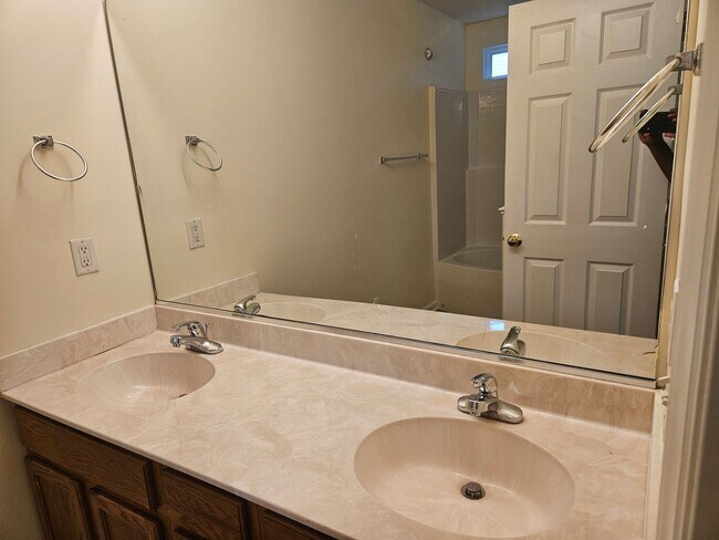 Building Photo - 1474 Bromwich Dr