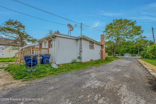 Building Photo - 664 Laurel Dr