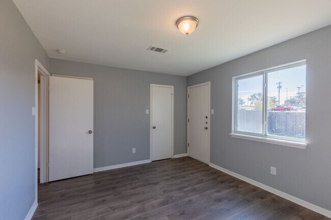 Building Photo - 319 Rawhide Loop