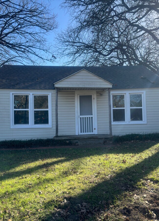 Primary Photo - 4020 Hollis St