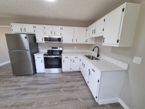 Building Photo - 967 Sanchez Dr