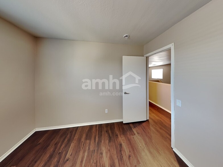 Building Photo - 17321 W Tara Ln