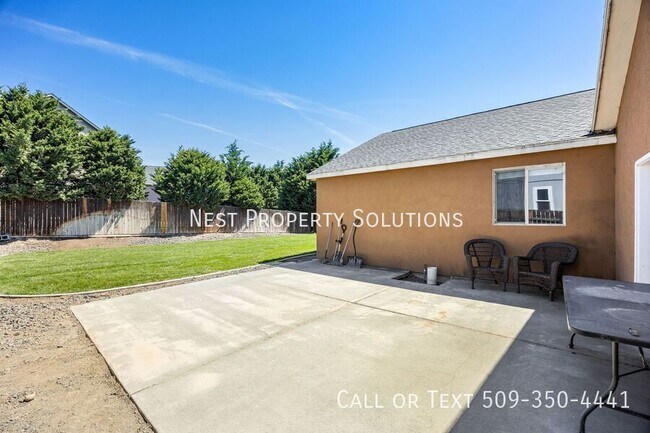 Building Photo - 547 S Bayside St