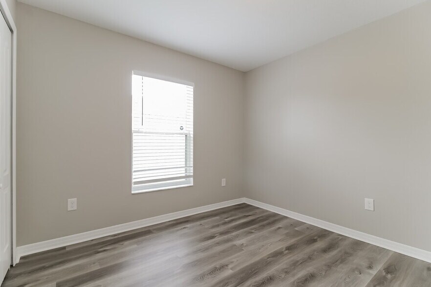 Building Photo - 320 Bella Rosa Cir