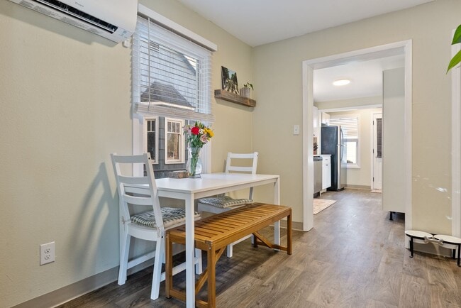 Building Photo - 2Bed/2Bth in Vancouver