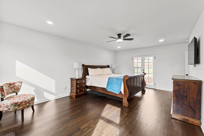 Building Photo - 743 Lancaster Rd