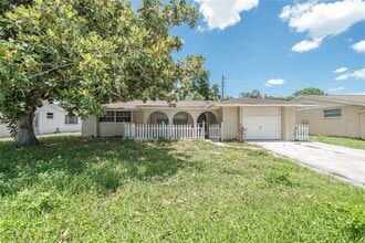 Building Photo - 7911 Foxwood Dr