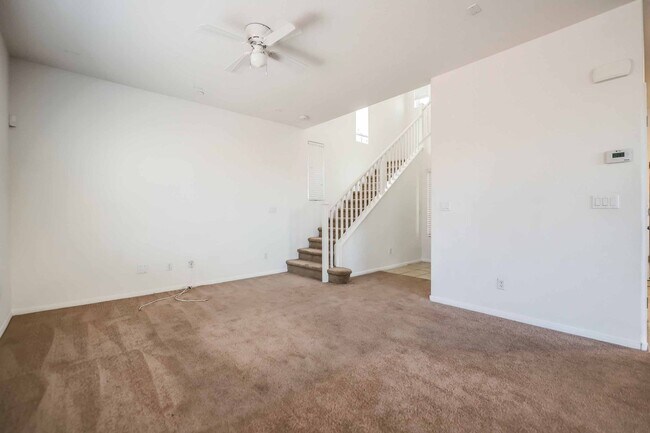 Building Photo - 4 BEDROOM HOUSE IN HENDERSON!!