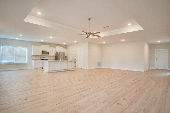 Building Photo - Deer Run 4-Bedroom Rental with Solar, 3-Ca...