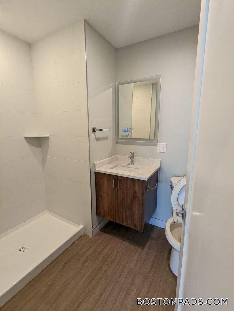 Building Photo - 517 Main St