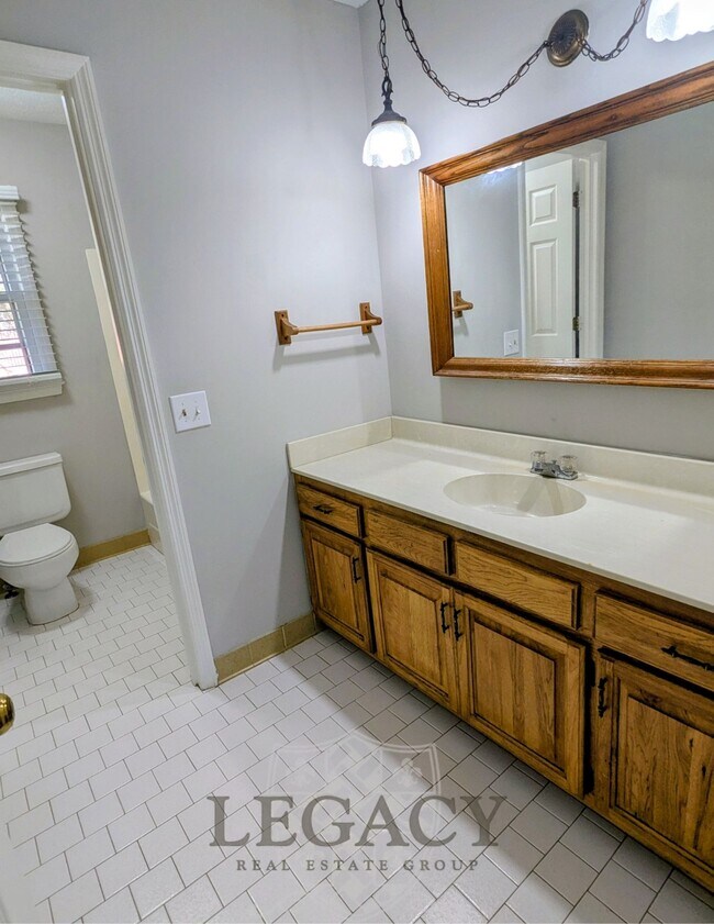 Building Photo - 502 Irongate Blvd