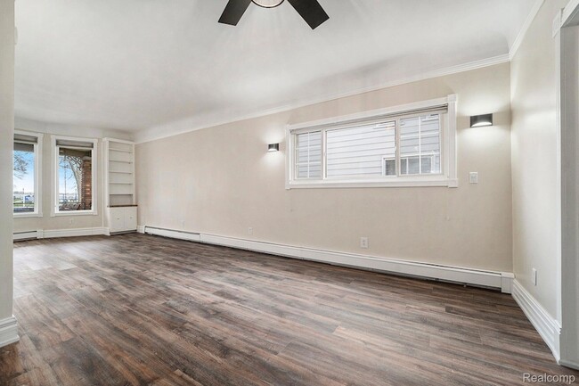 Building Photo - 2716 Van Alstyne St