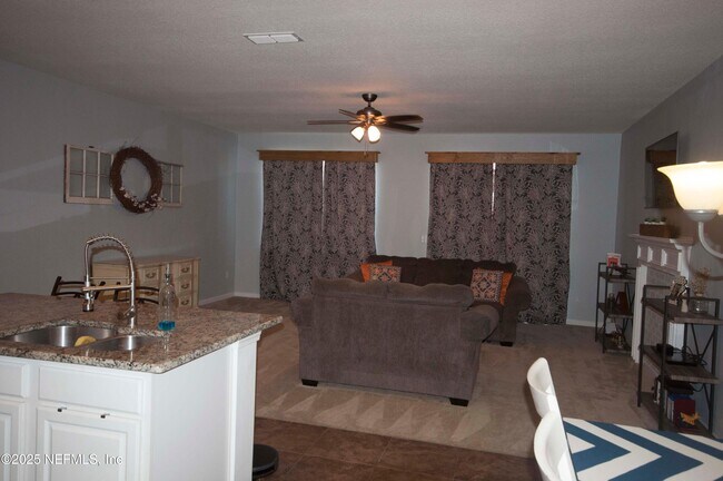Building Photo - 11745 Lake Bend Cir