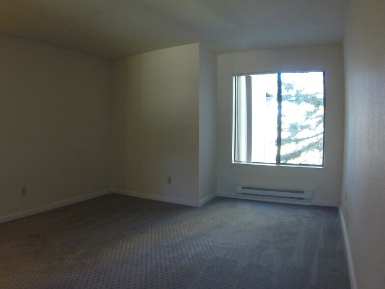 Building Photo - 725 Mariposa Ave.