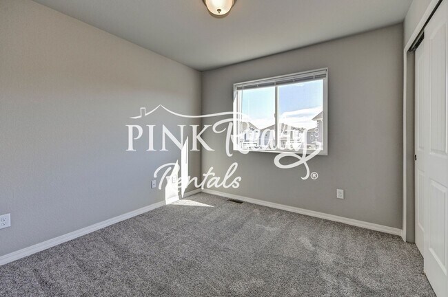 Building Photo - 10627 Hidden Pr Pkwy