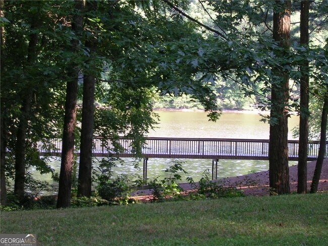 Building Photo - 625 Clear Lake Terrace