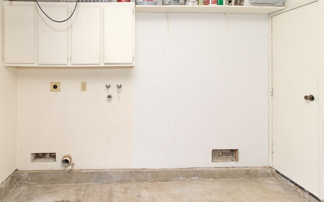 Building Photo - Home in the Community of Del Mar Highlands!