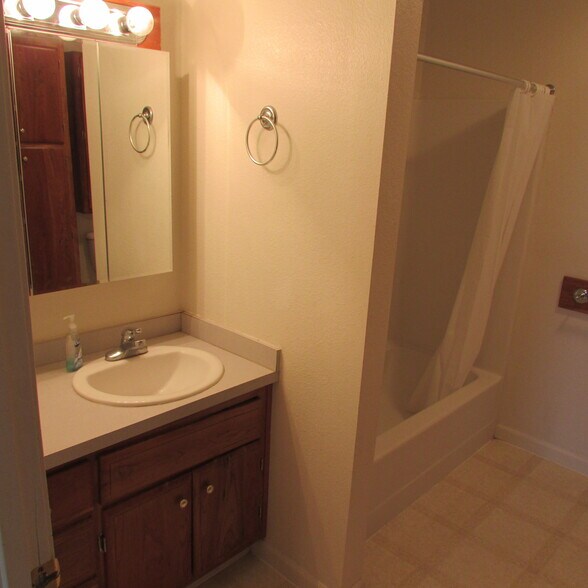Bathroom - 2152 Frances St