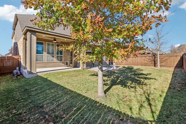 Building Photo - 10208 High Noon Dr