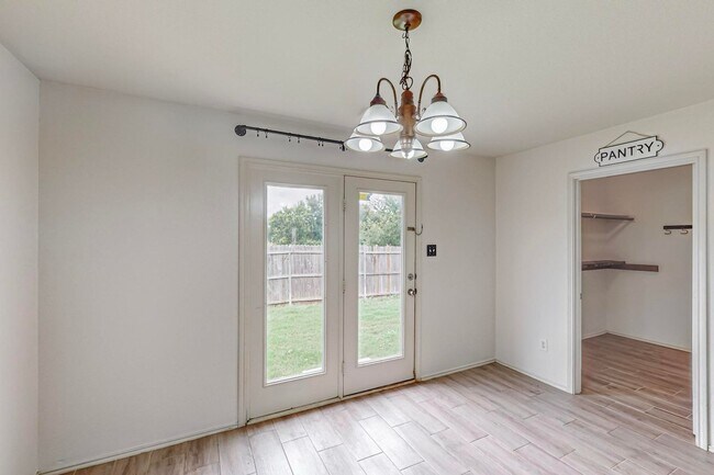 Building Photo - Adorable 3 bedroom 2 bath in Burleson Texas!