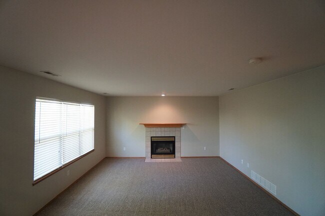 Building Photo - 1072 Scarlet Oak Dr