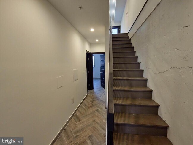 Building Photo - 519 N 38th St