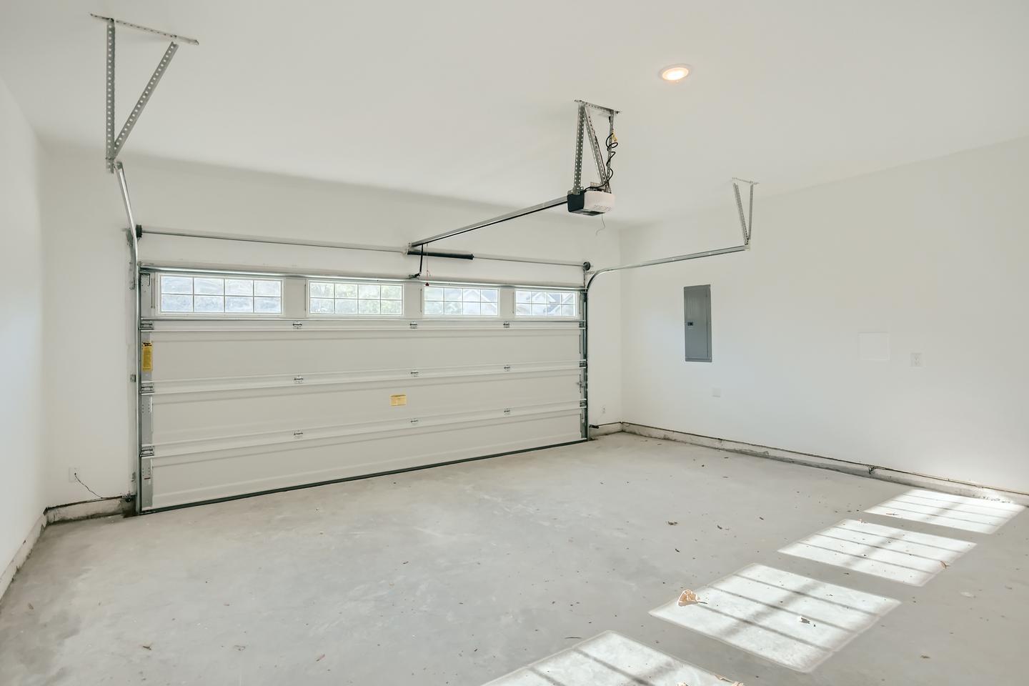 Building Photo - Stylish & Modern Home for Rent in the Heart of Dallas!