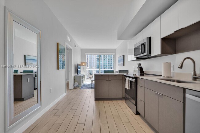 Building Photo - 321 NE 26th St