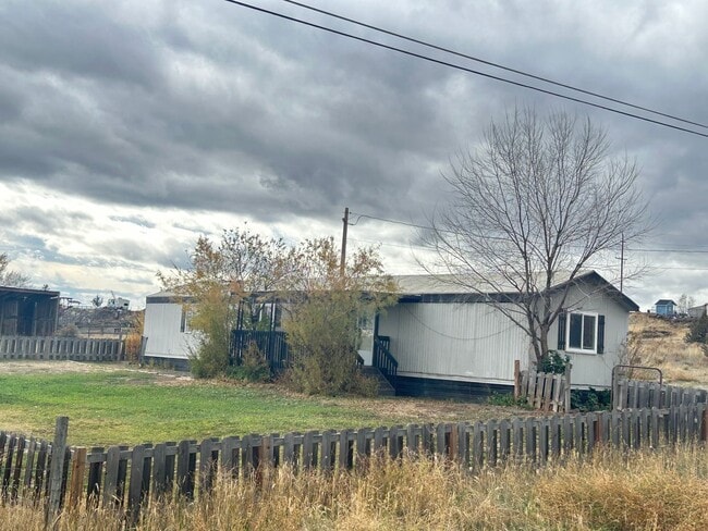 Building Photo - ** MOVE IN SPECIAL: FIRST MONTH $800.00 **