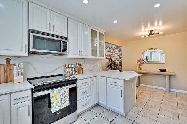 Building Photo - 6402 Tamalpais Ave